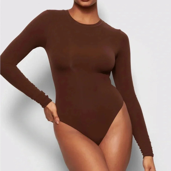 Skims Fits Everybody Long Sleeve Crew Neck Bodysuit Stretch Cocoa Size XXS - Picture 1 of 4
